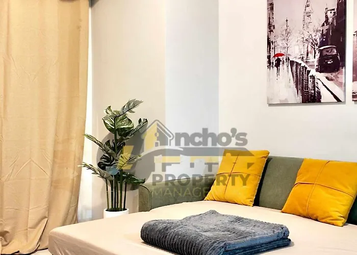 Apartment Cozy With Balcony In The Heart Of *