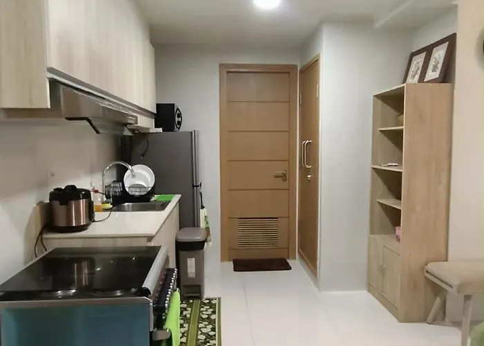 Cozy With Balcony In The Heart Of Apartment